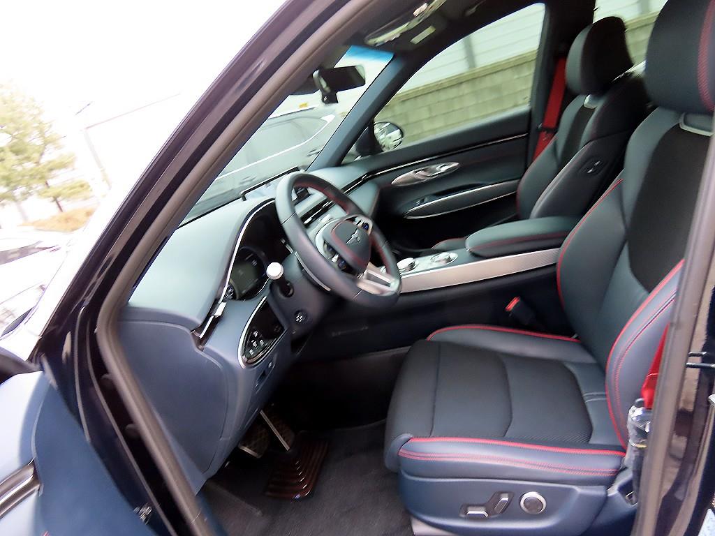 Genesis GV70 - Vista 5