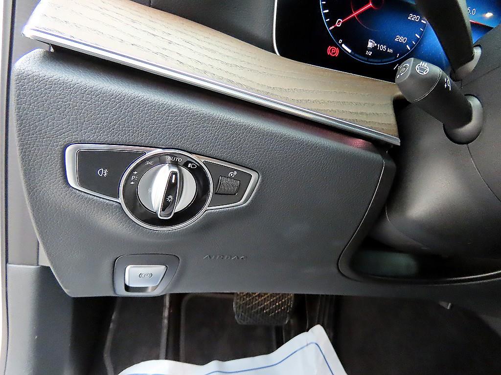 Mercedes Benz E class - Vista 12