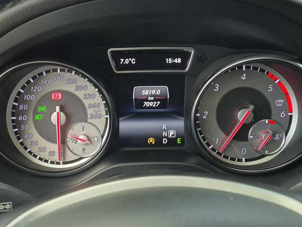 Mercedes Benz GLA Class - Vista 6