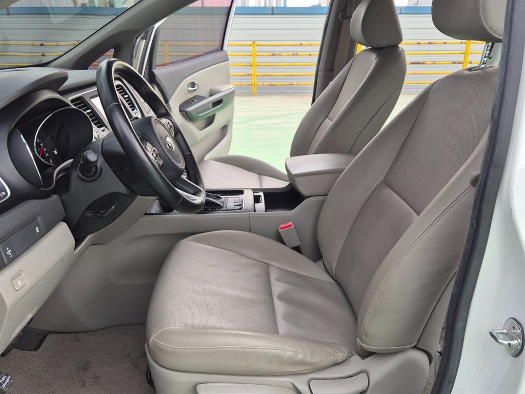 KIA Carnival - Vista 6