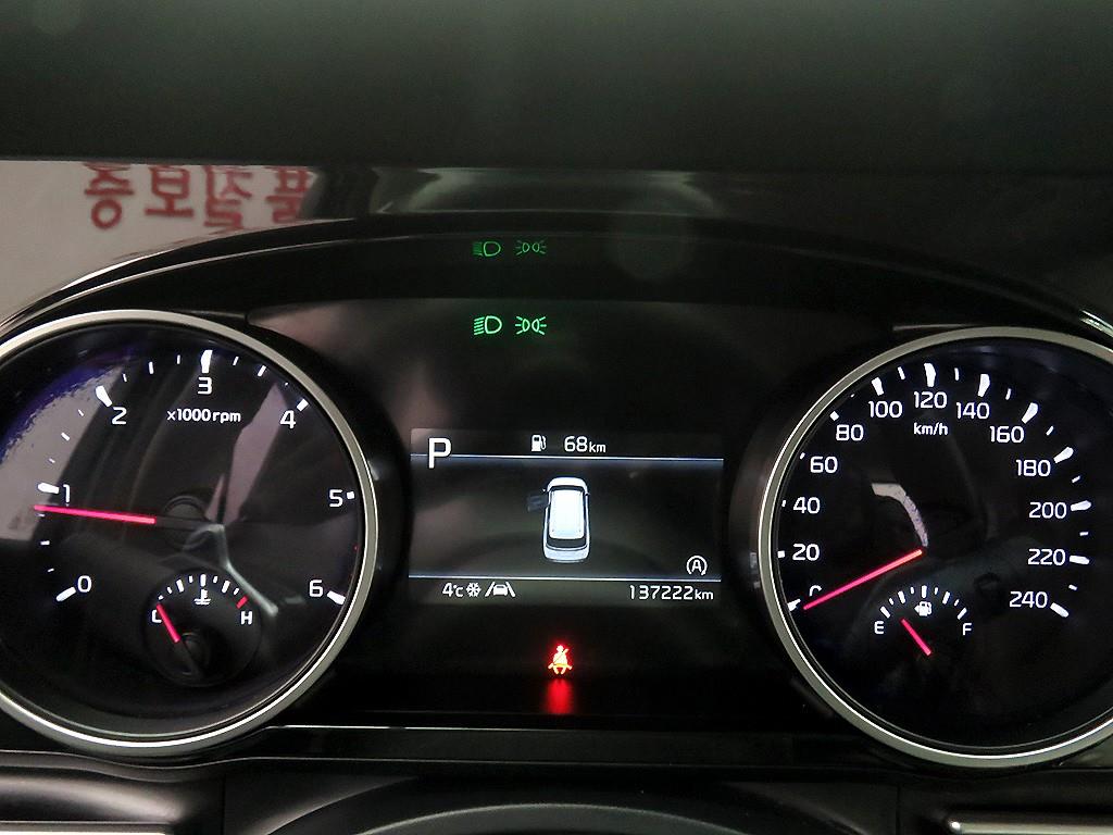 KIA Carnival - Vista 12