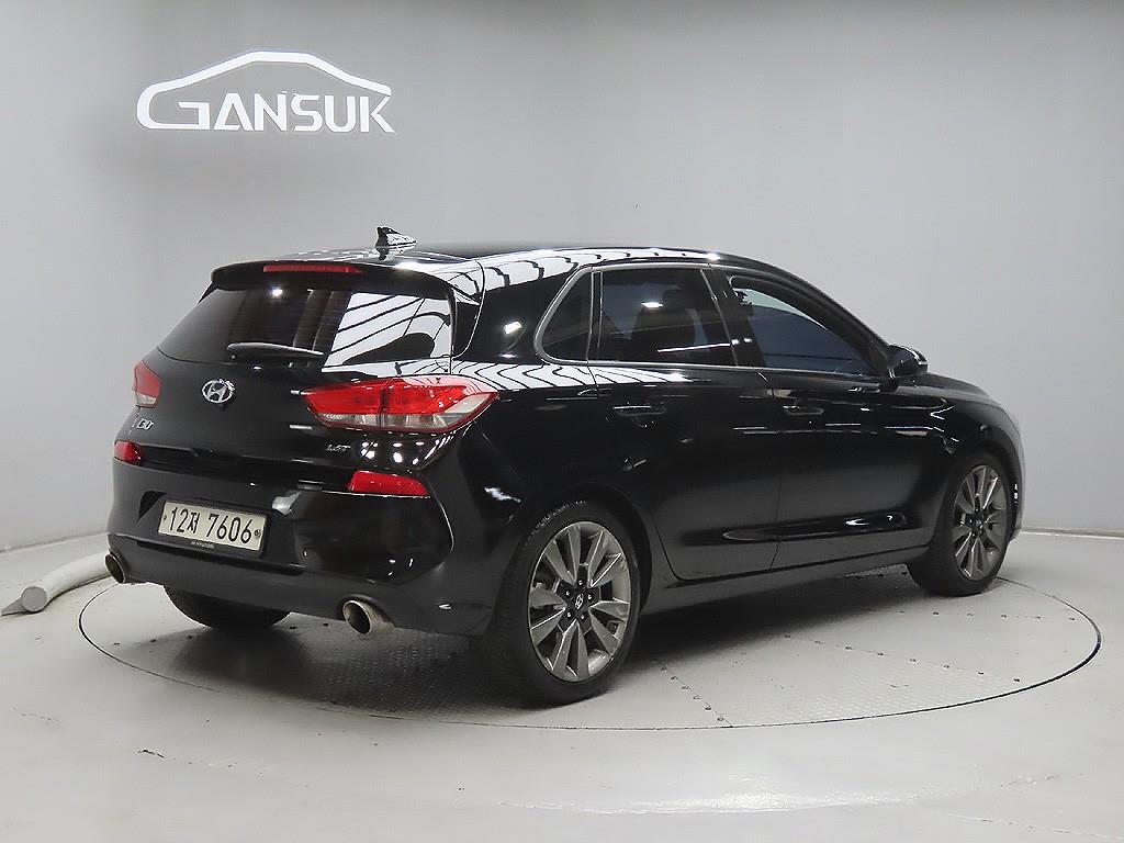 HYUNDAI i30 - Vista 7