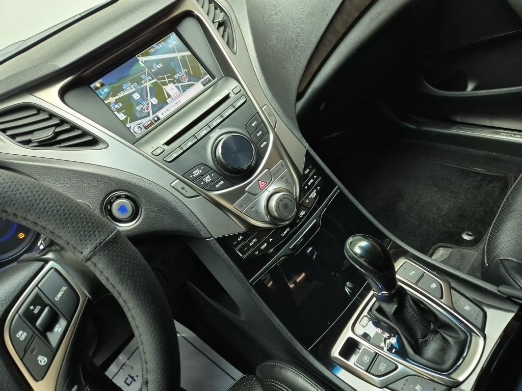 HYUNDAI Grandeur - Vista 9