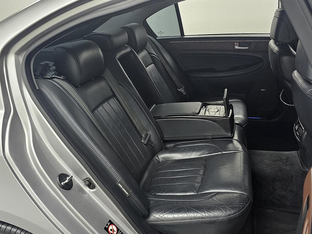 HYUNDAI Genesis - Vista 12