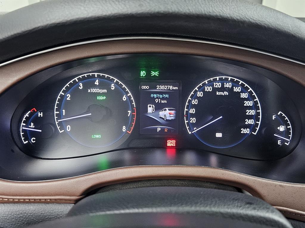 HYUNDAI Genesis - Vista 8