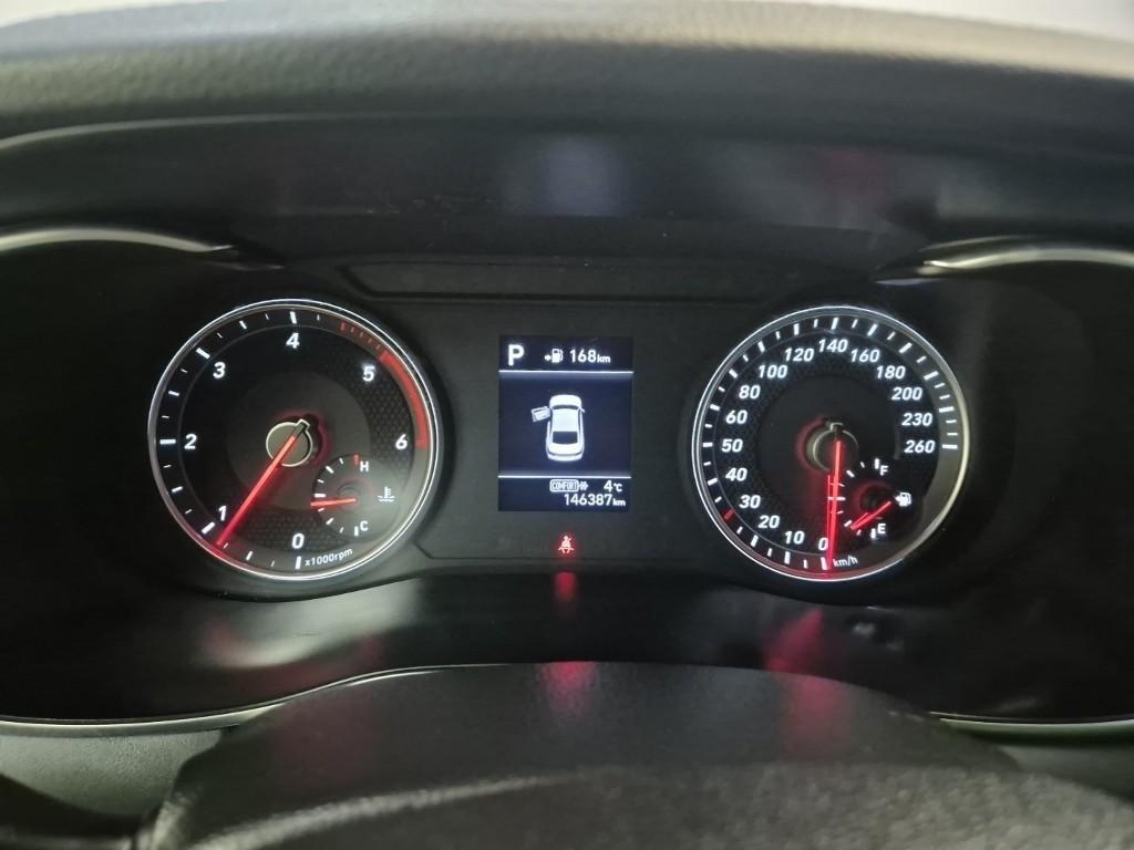 Genesis G70 - Vista 6