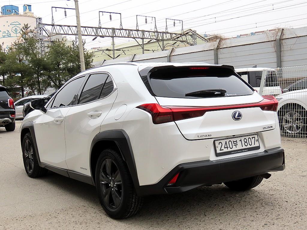 Lexus UX - Vista 3