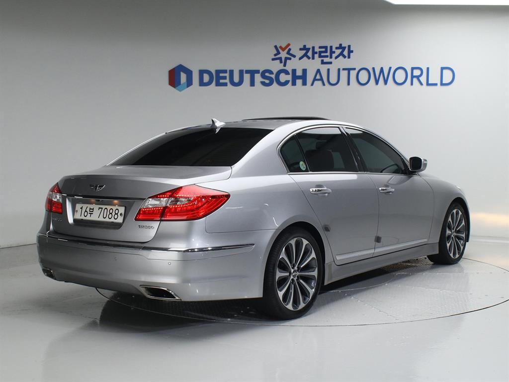 HYUNDAI Genesis - Vista 2