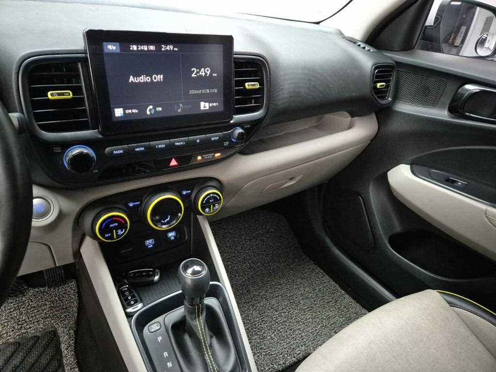 HYUNDAI Venue - Vista 10