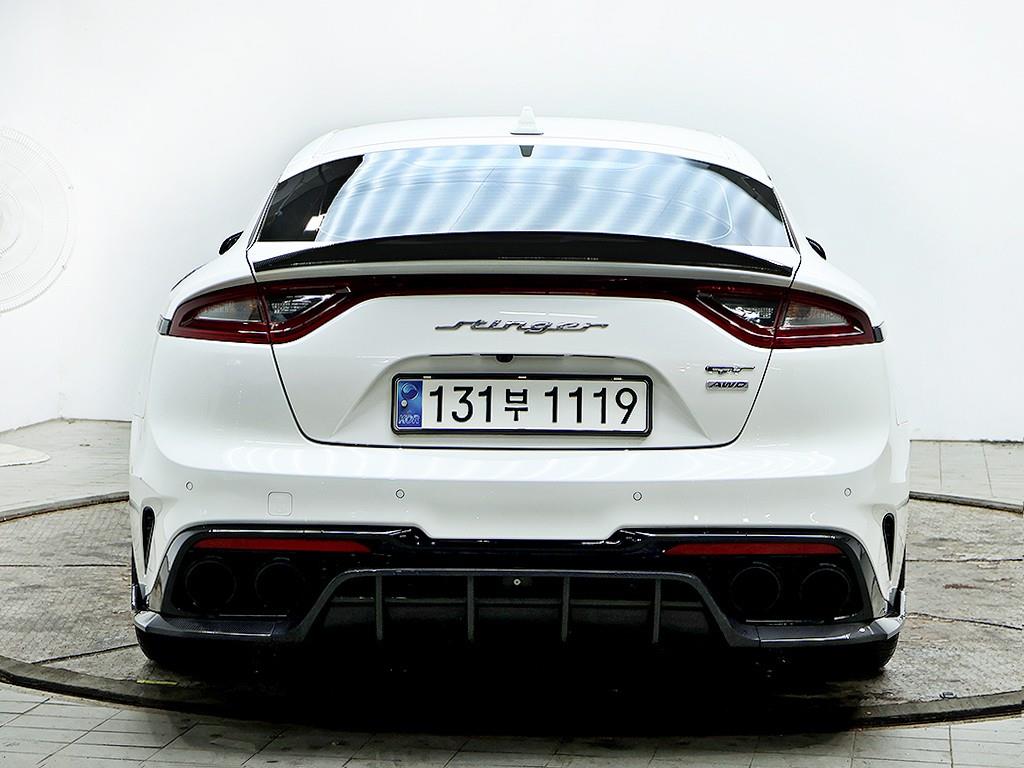 KIA Stinger - Vista 5