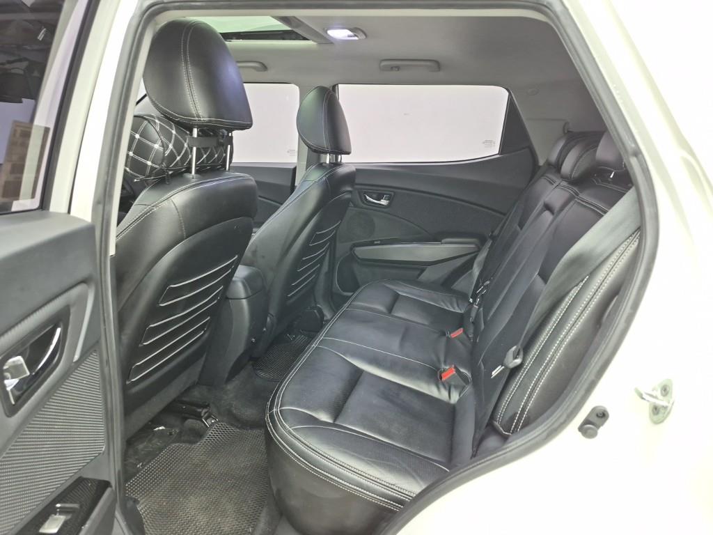 Ssangyong Tivoli - Vista 12