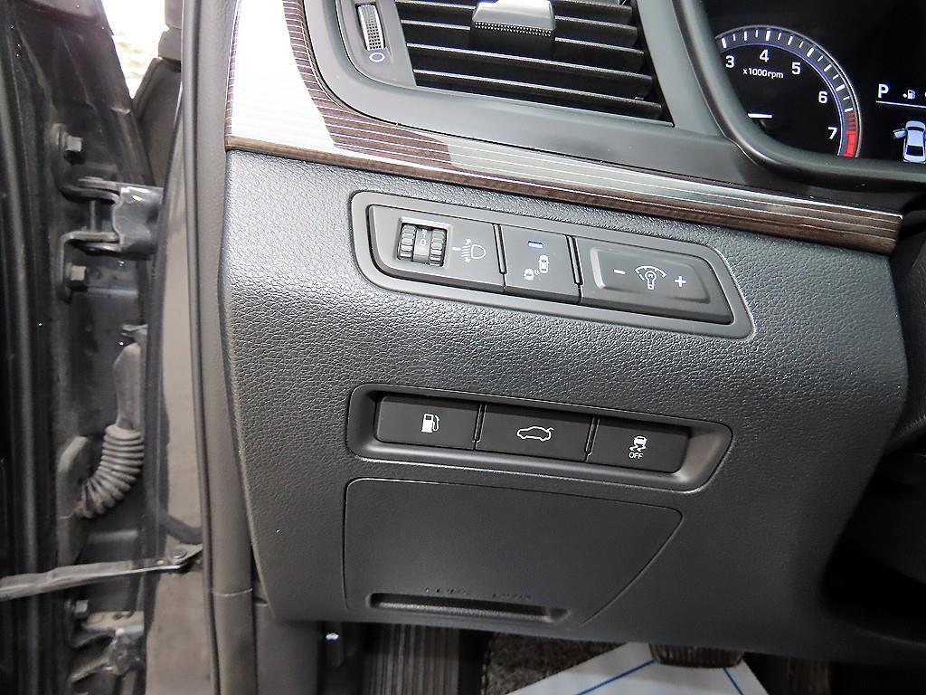 HYUNDAI Sonata - Vista 12