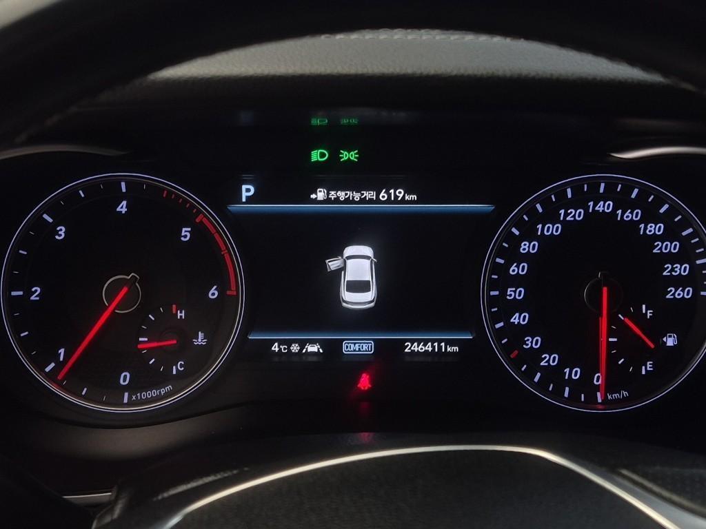 Genesis G70 - Vista 12