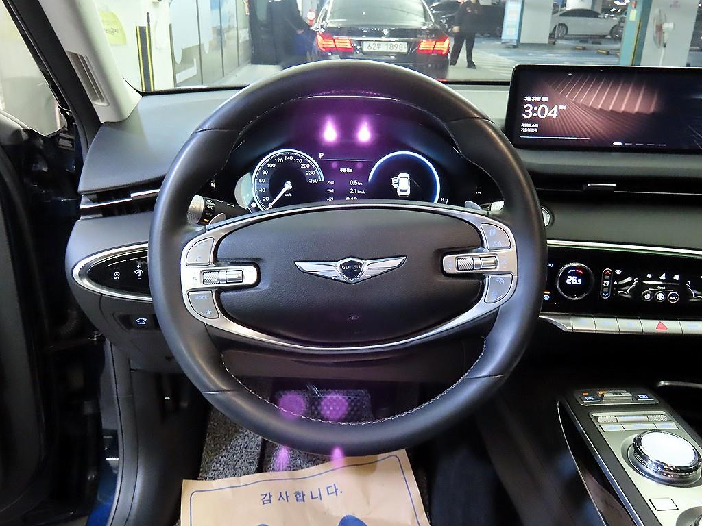 Genesis GV70 - Vista 8