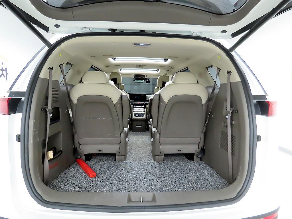 KIA Carnival - Vista 5