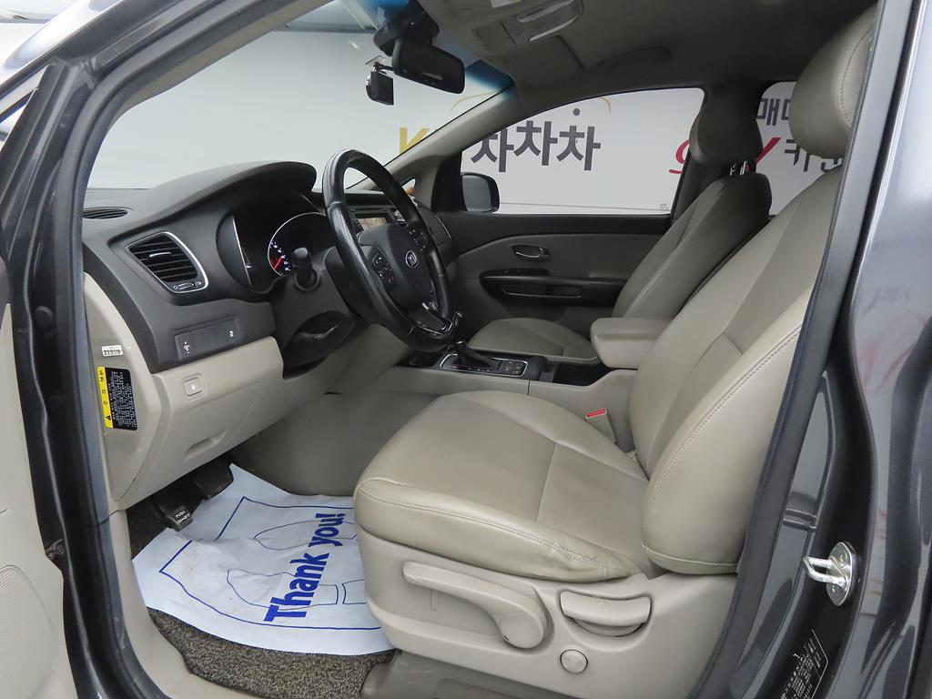 KIA Carnival - Vista 5