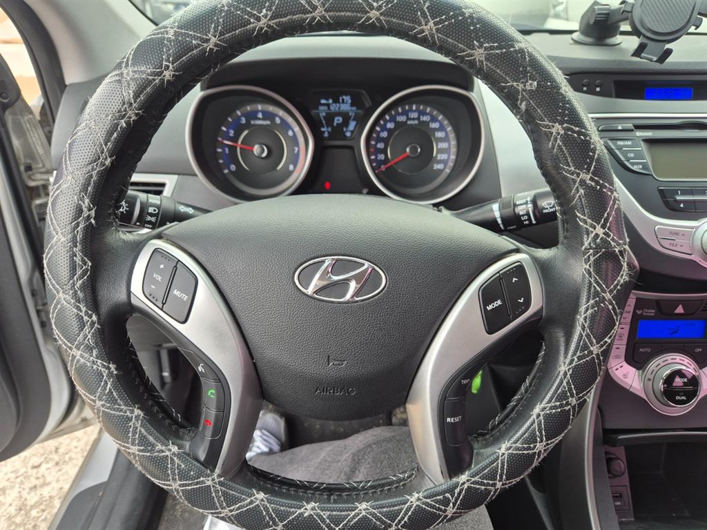 HYUNDAI Avante - Vista 8