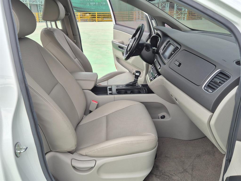 KIA Carnival - Vista 7
