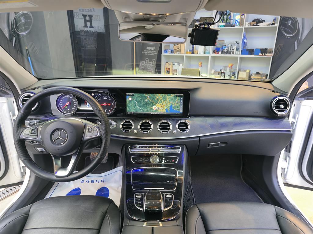 Mercedes Benz E class - Vista 7