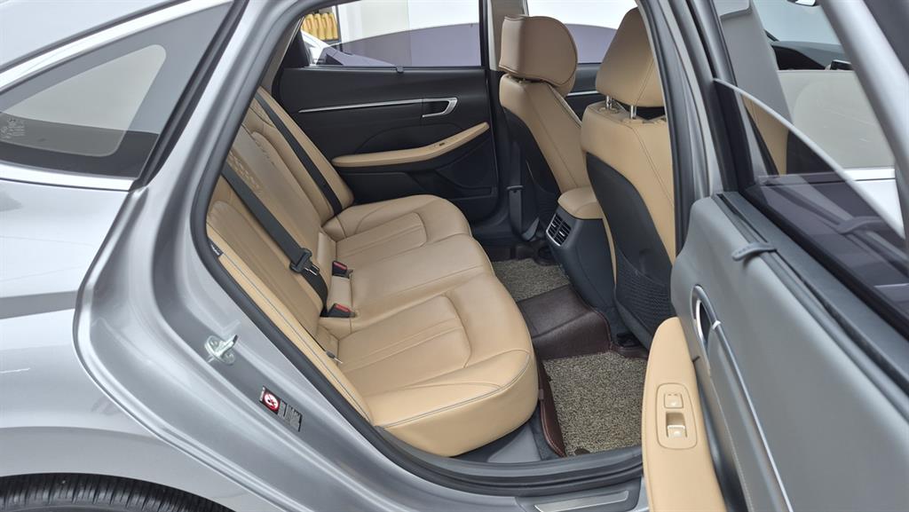 HYUNDAI Sonata - Vista 7