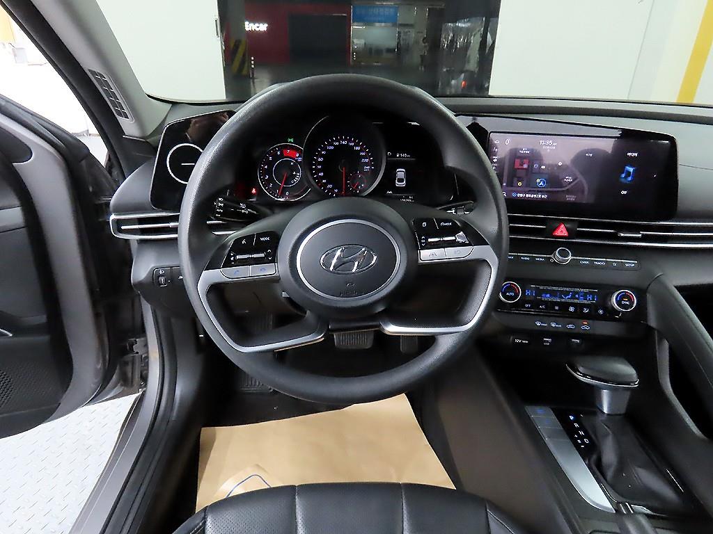 HYUNDAI Avante - Vista 9