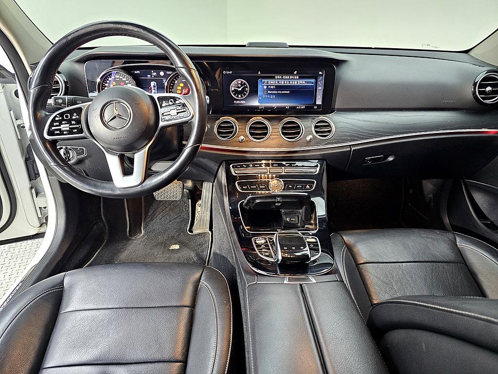 Mercedes Benz E class - Vista 5