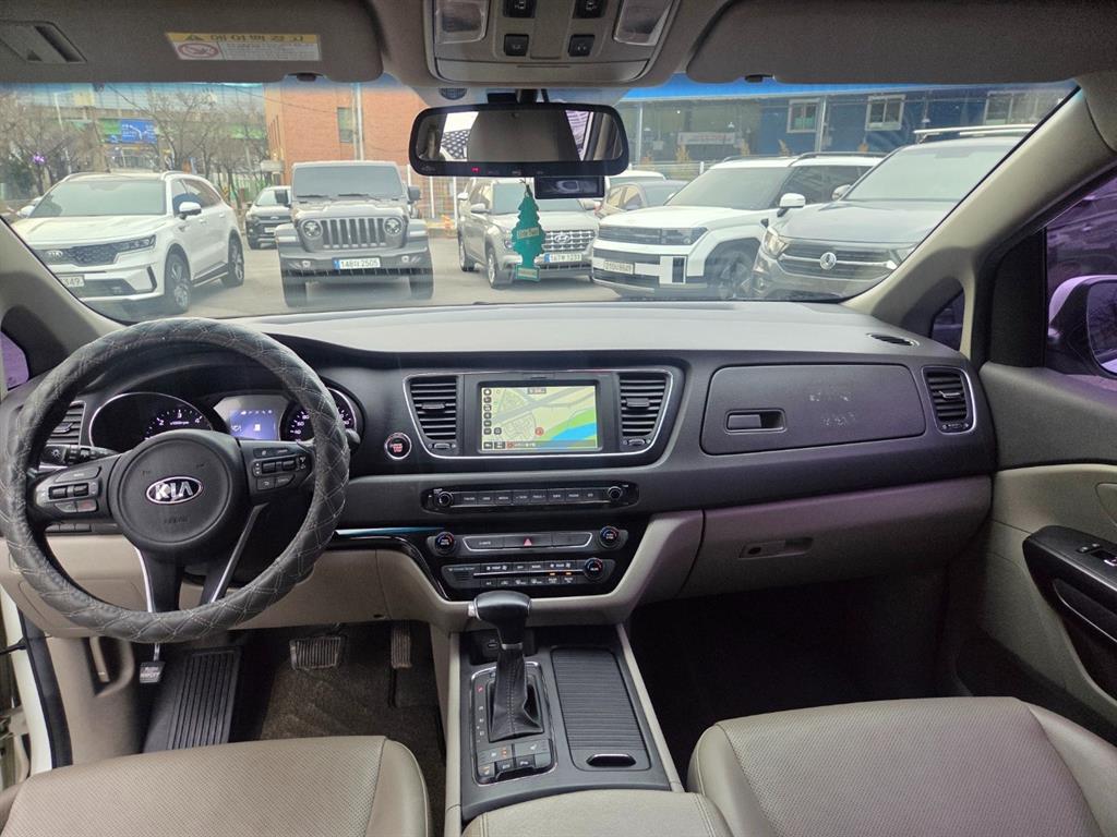 KIA Carnival - Vista 7