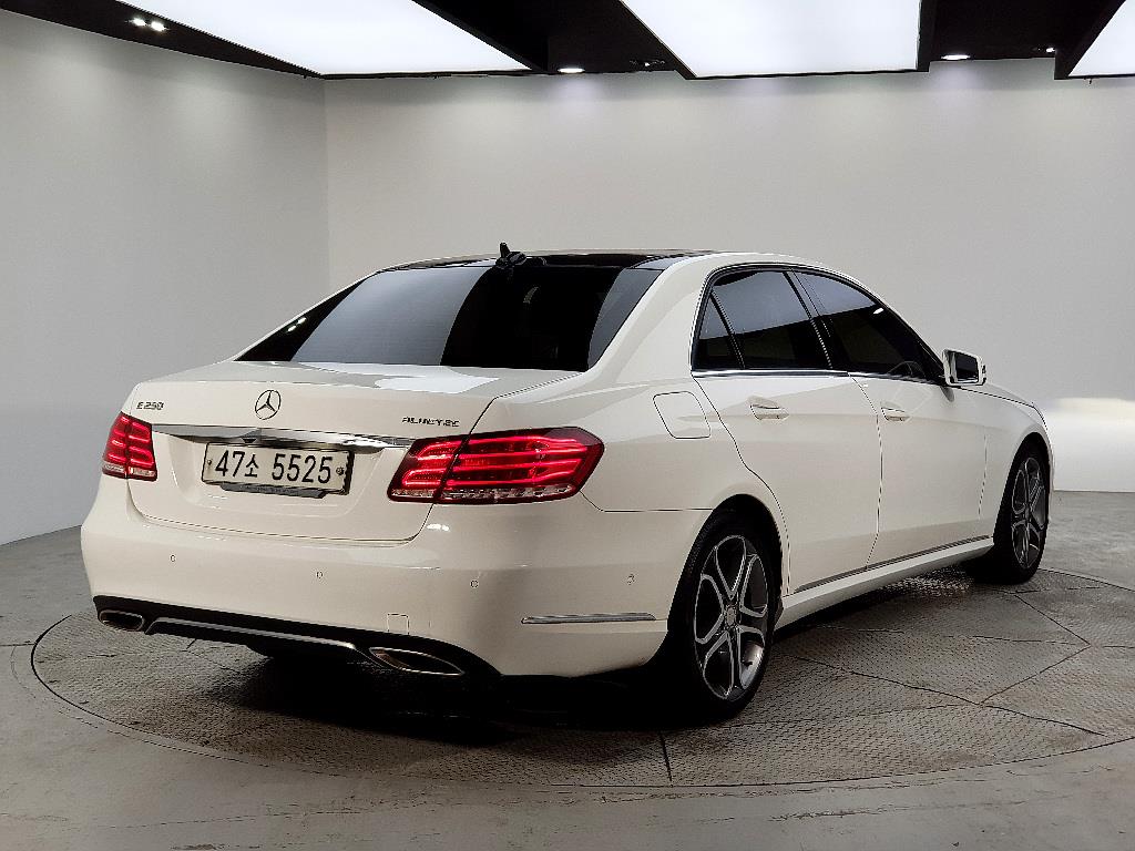 Mercedes Benz E class - Vista 4