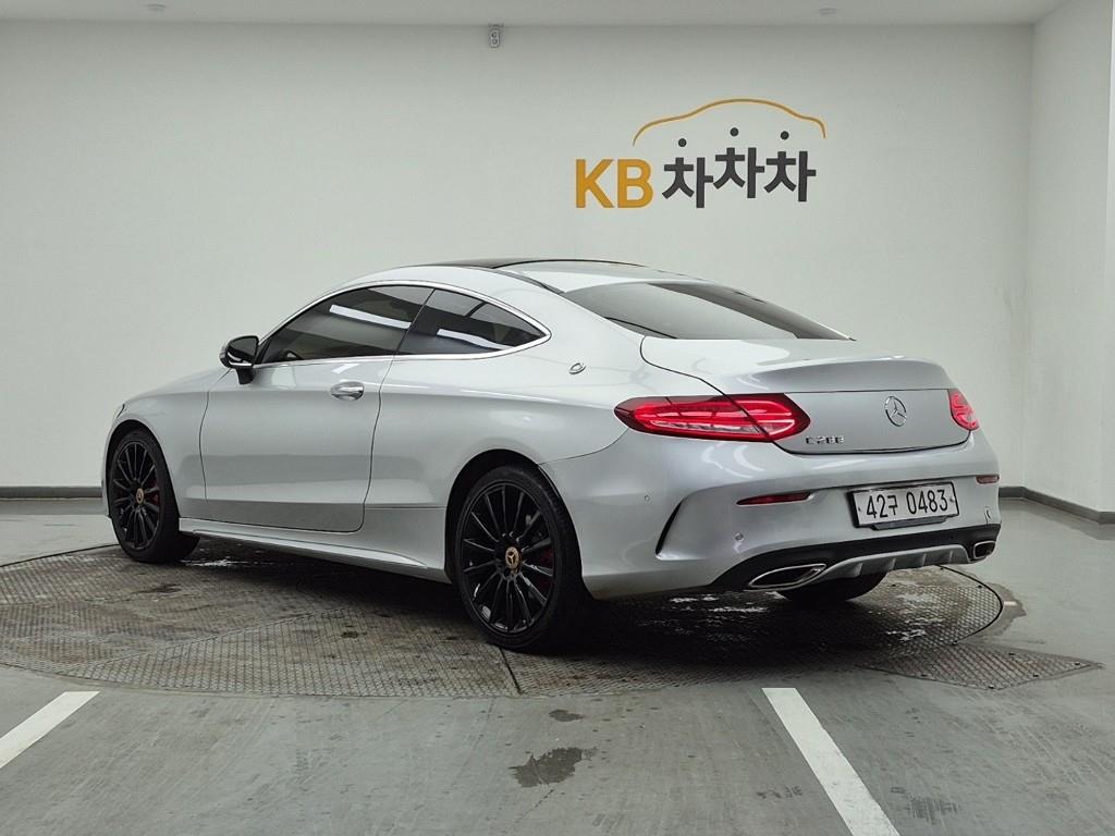 Mercedes Benz C Class - Vista 3