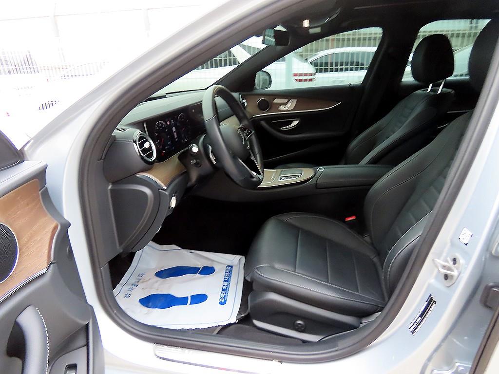 Mercedes Benz E class - Vista 5