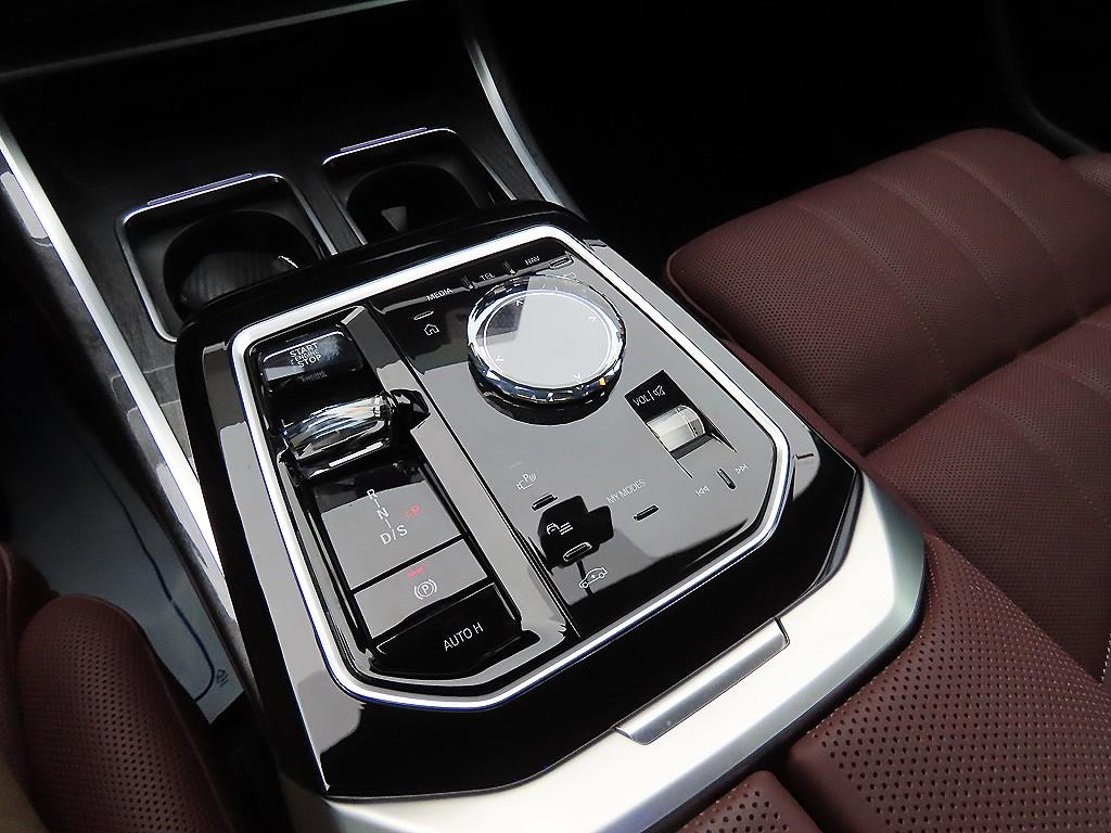 BMW 7 Series - Vista 11