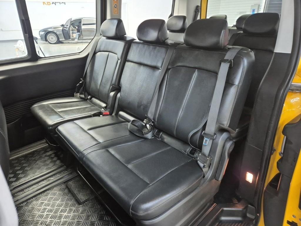 HYUNDAI Staria - Vista 12