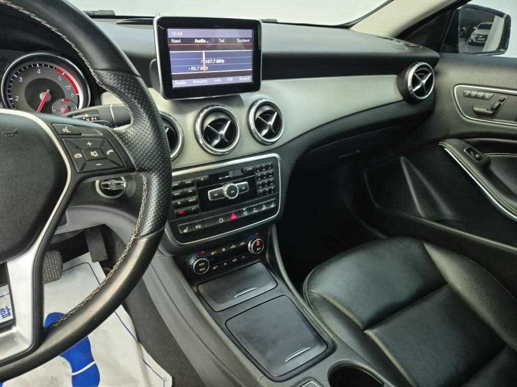 Mercedes Benz GLA Class - Vista 10