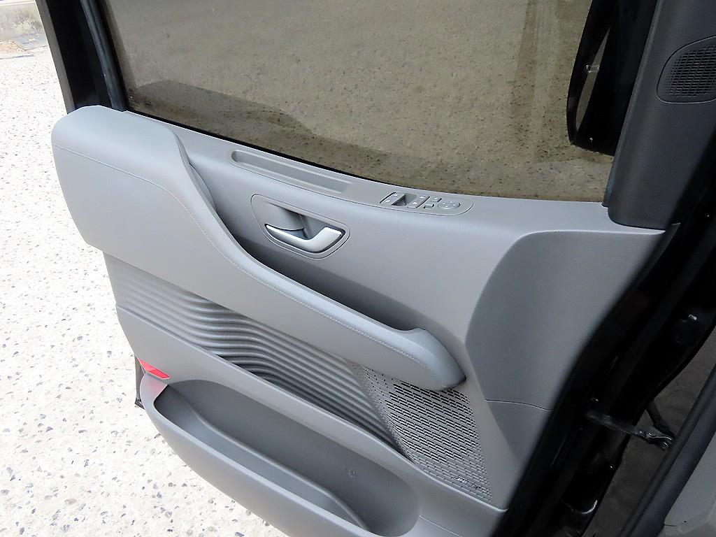 HYUNDAI Staria - Vista 12