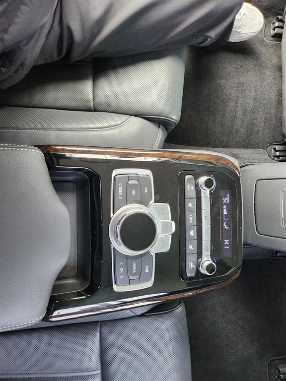 Genesis G90 - Vista 8