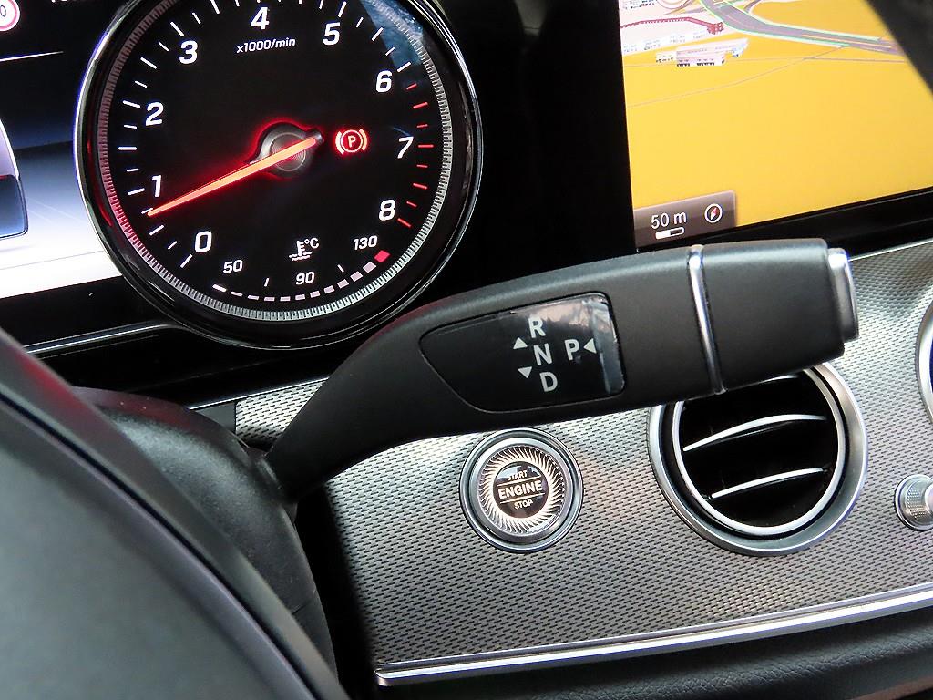 Mercedes Benz E class - Vista 11