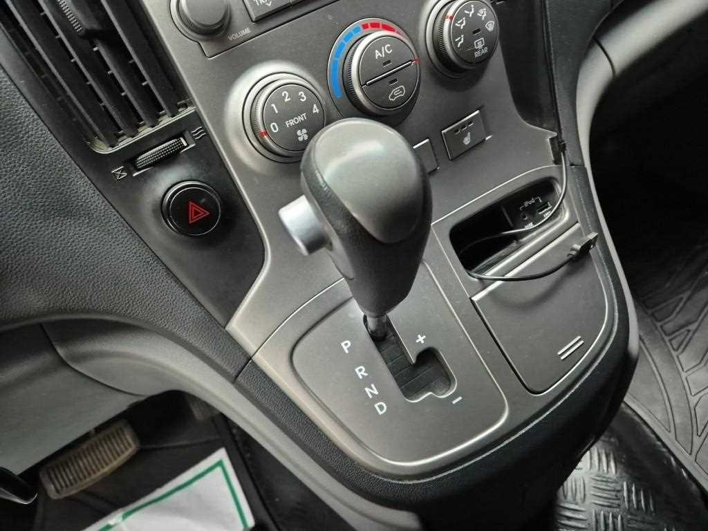 HYUNDAI Starex - Vista 8