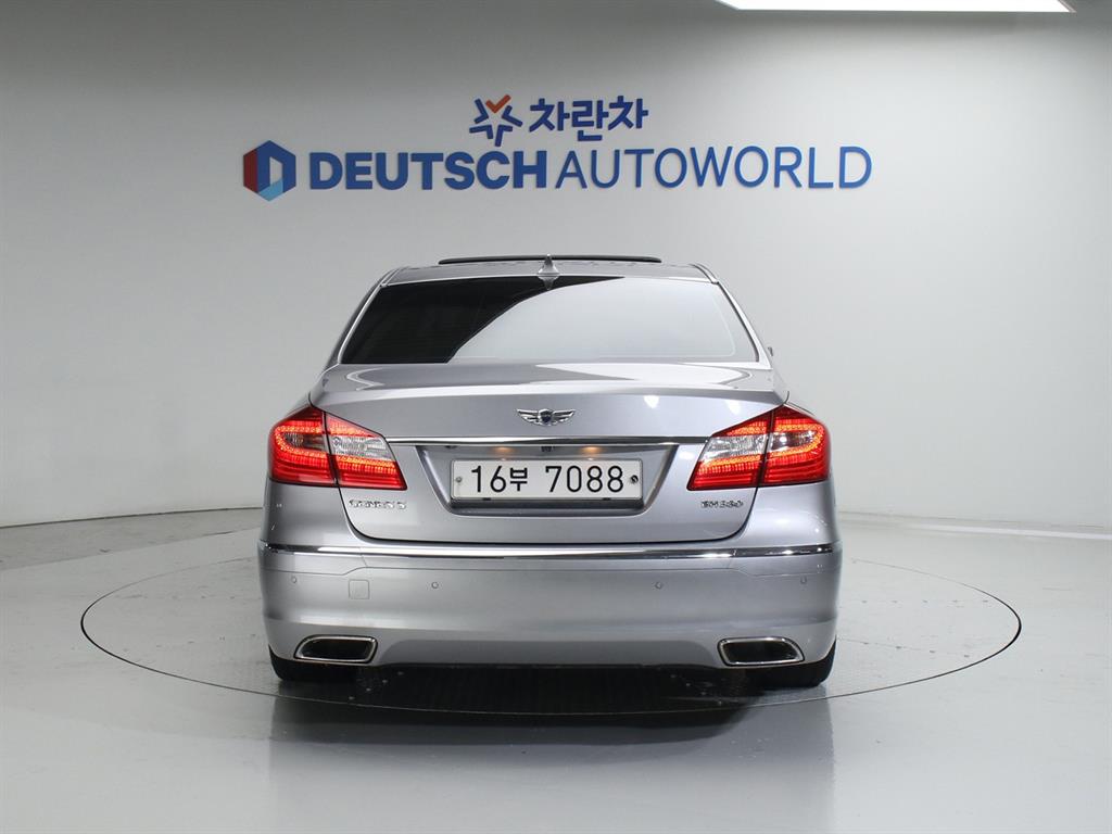 HYUNDAI Genesis - Vista 4