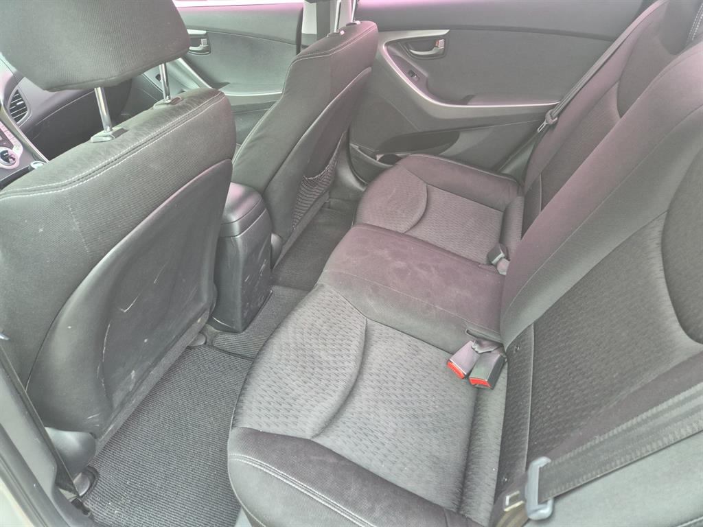 HYUNDAI Avante - Vista 6