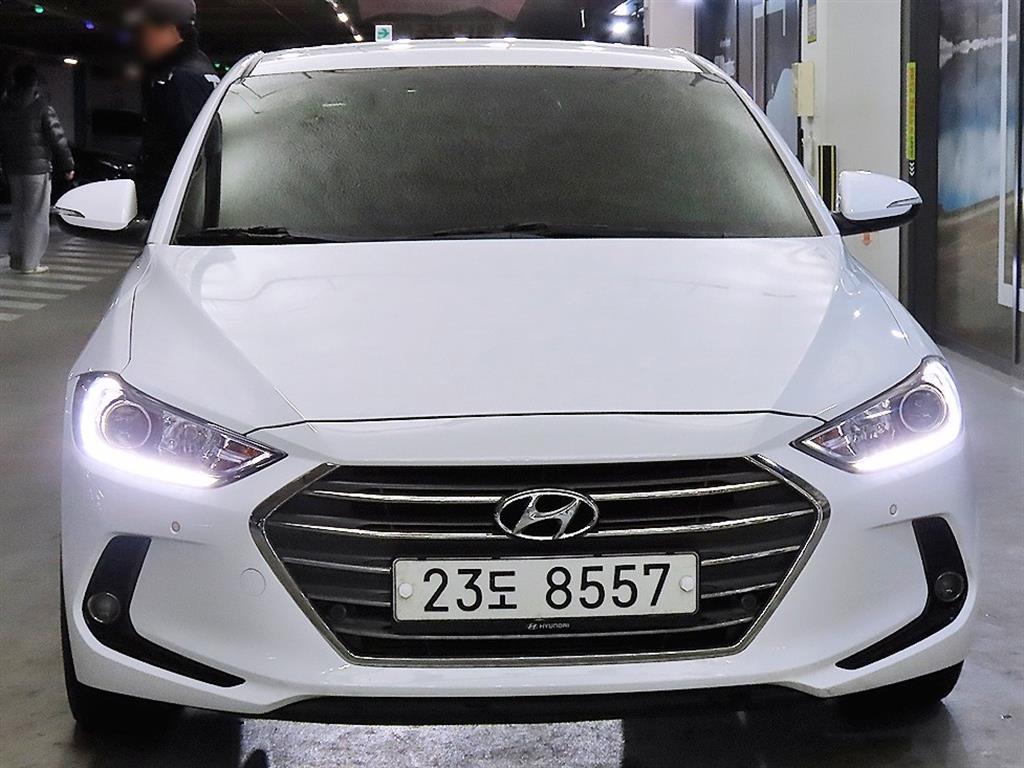 HYUNDAI Avante - Vista 2