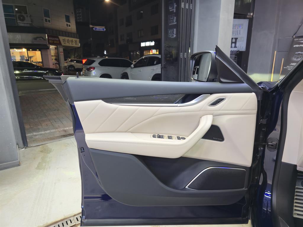 Maserati Levante 2020 Azul - Importación desde Corea - HF Imports Iquique - Foto 15