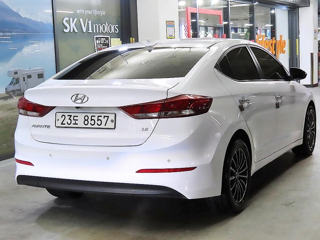 HYUNDAI Avante - Vista 4