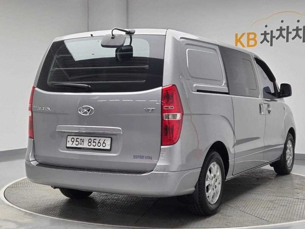 HYUNDAI Starex - Vista 3