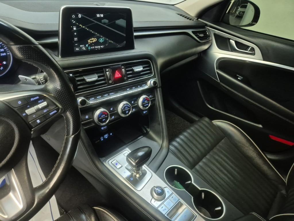 Genesis G70 - Vista 9