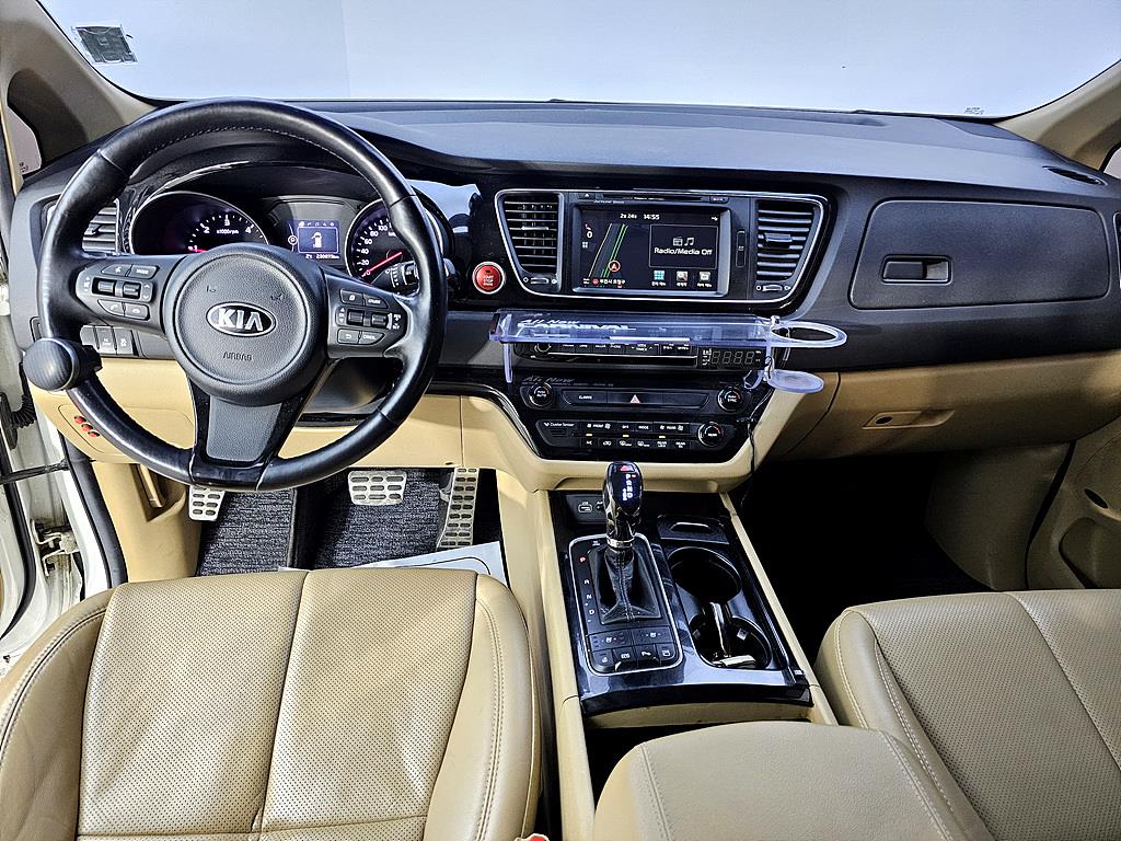 KIA Carnival - Vista 5