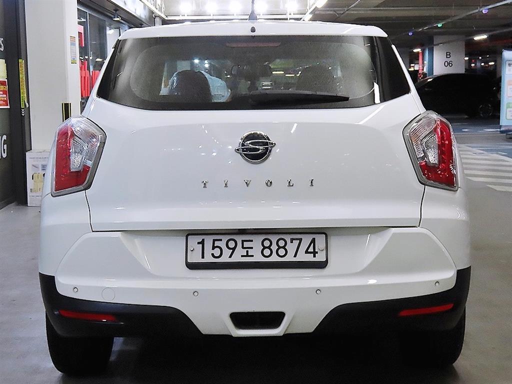 Ssangyong Tivoli - Vista 5