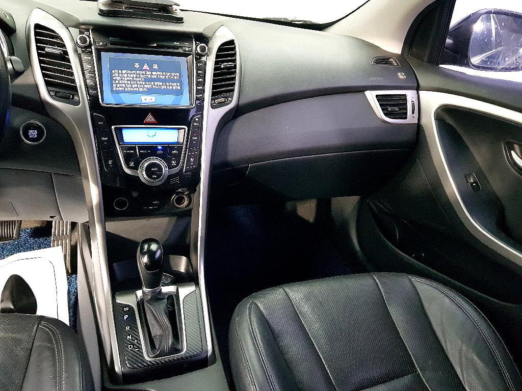 HYUNDAI i30 - Vista 10