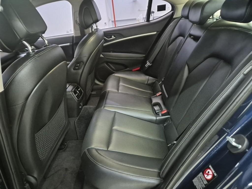 Genesis G70 - Vista 11