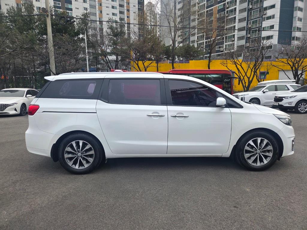 KIA Carnival - Vista 4