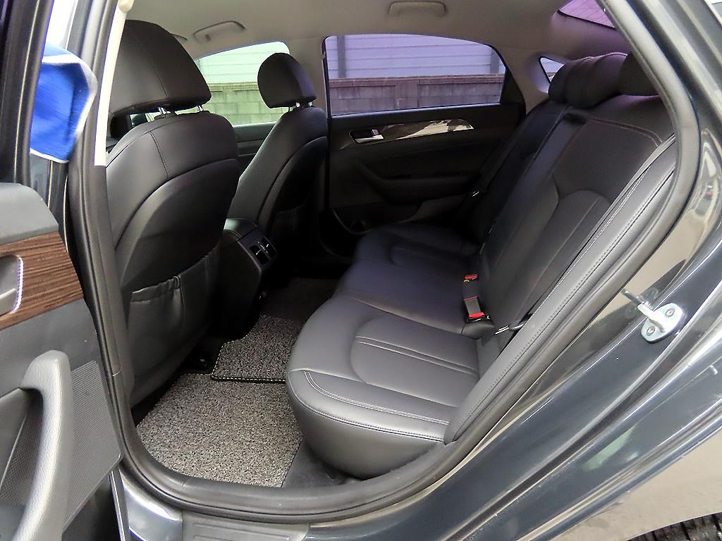 HYUNDAI Sonata - Vista 6